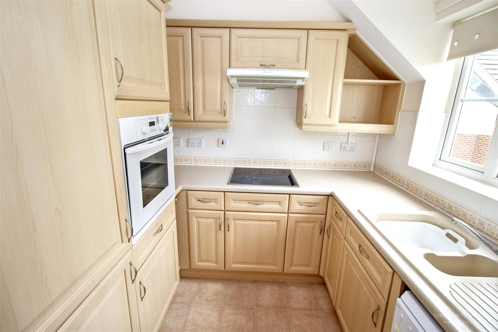 Bath Road, Calcot, Reading